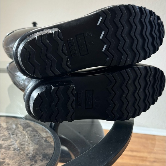 UGG rain boots.  Size 9. Tall Black shiny style - Picture 5 of 10
